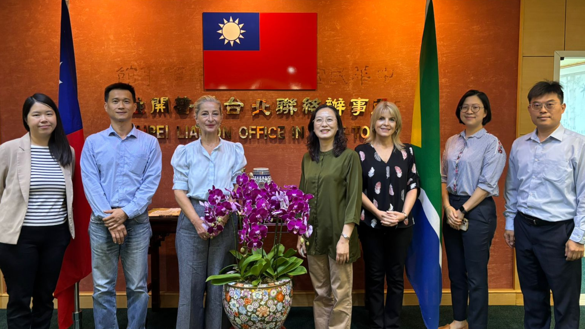 VISIT TO THE TAIPEI LIAISON OFFICE